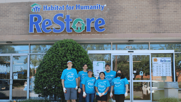 Apple Staff donating winter jackets