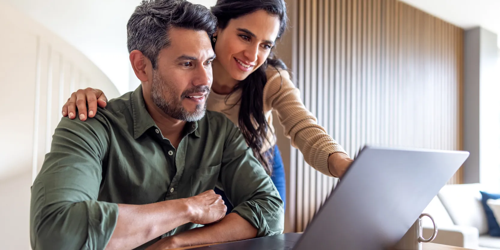 8 Ways to Stay Financially Safe on the Go